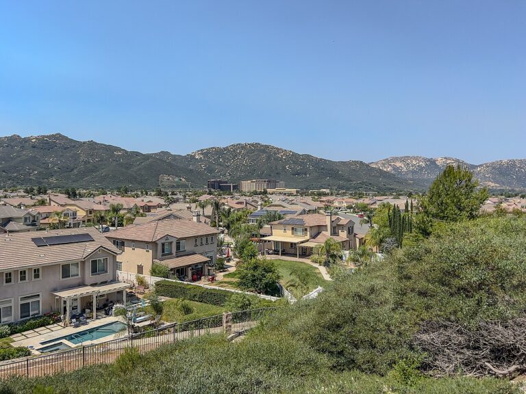 Homes in a Temecula, California neighborhood with mountains in the background